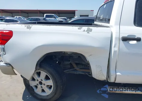 2012 Toyota Tundra Grade 4.6L V8 z USA, uszkodzony, nr VIN 5TFEM5F1XCX039312